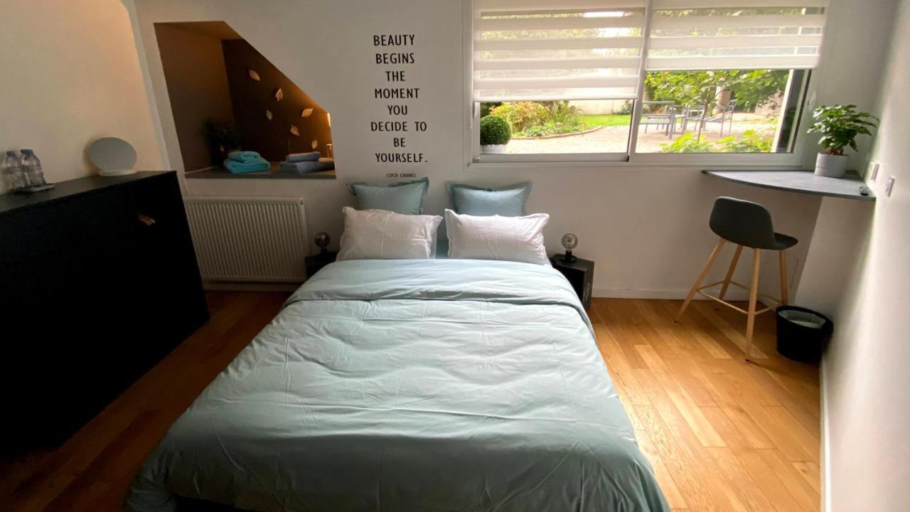 Au 10 Bed & Breakfast Luisant Quarto foto