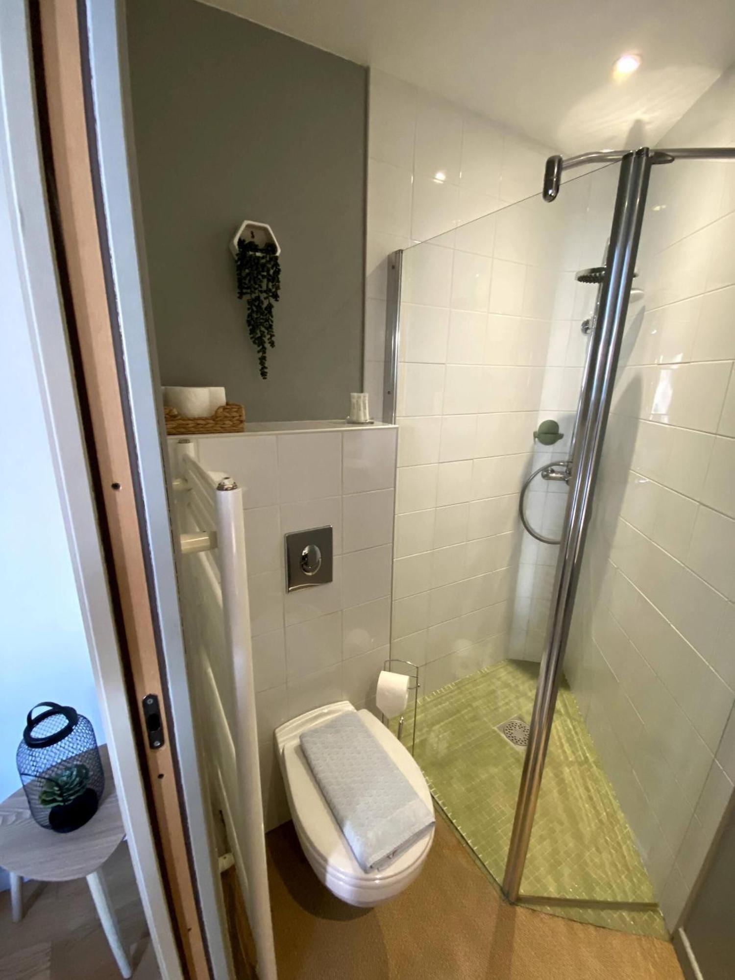 Au 10 Bed & Breakfast Luisant Quarto foto